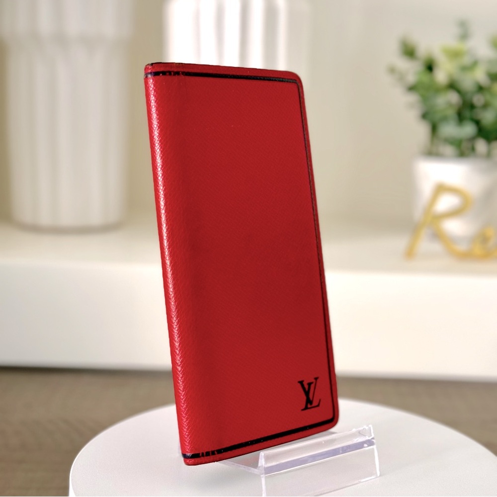 Louis Vuitton Red Taiga Leather Brazza Wallet - Picture 3 of 15